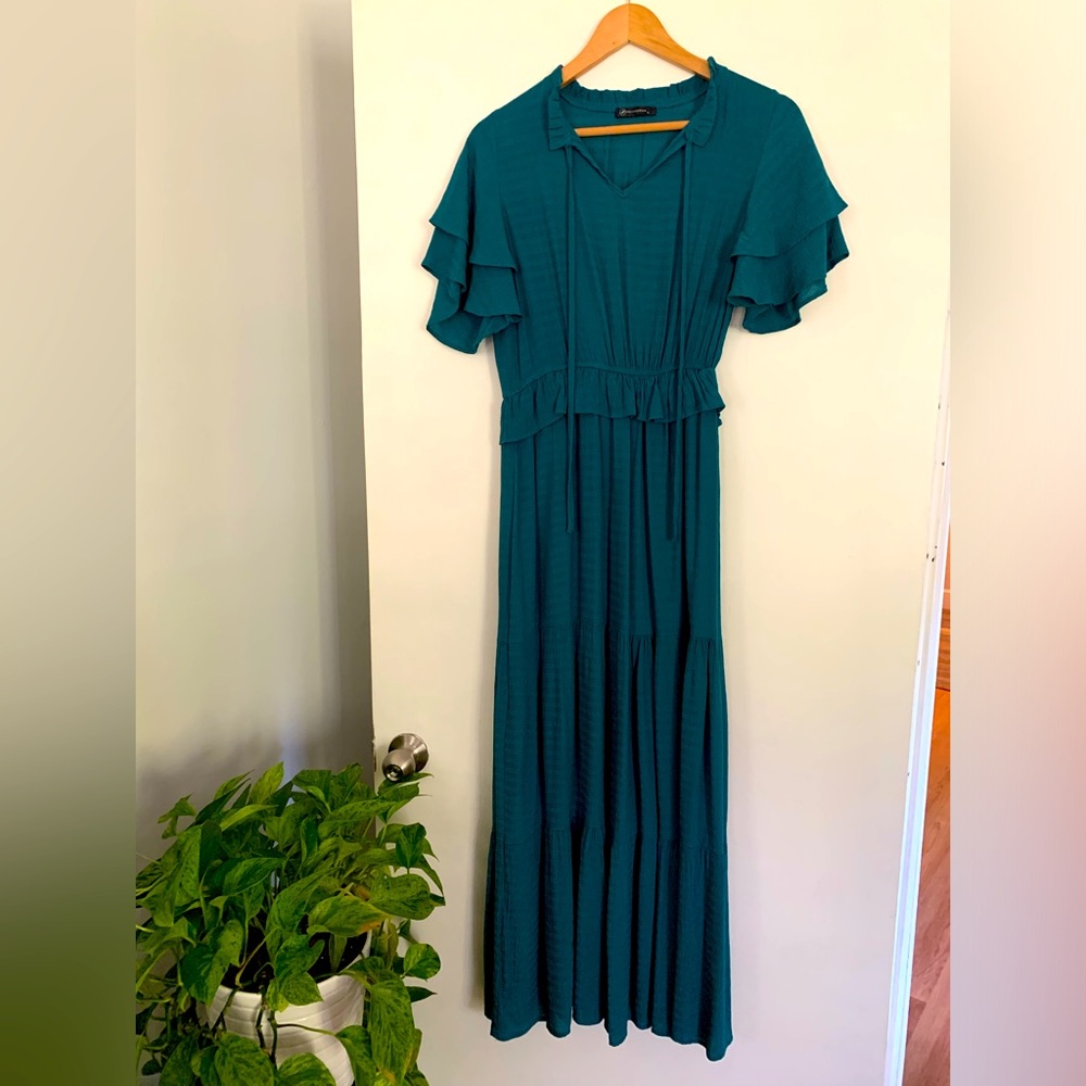 Maxi dress with ruffle sleeves